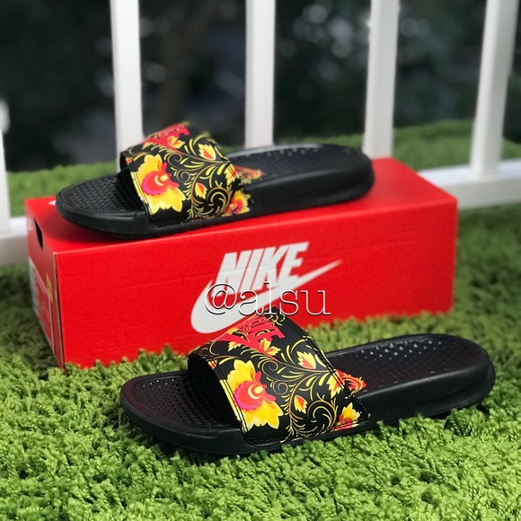 NWT Nike Benassi F University Red Black WMNS - Picture 2 of 8